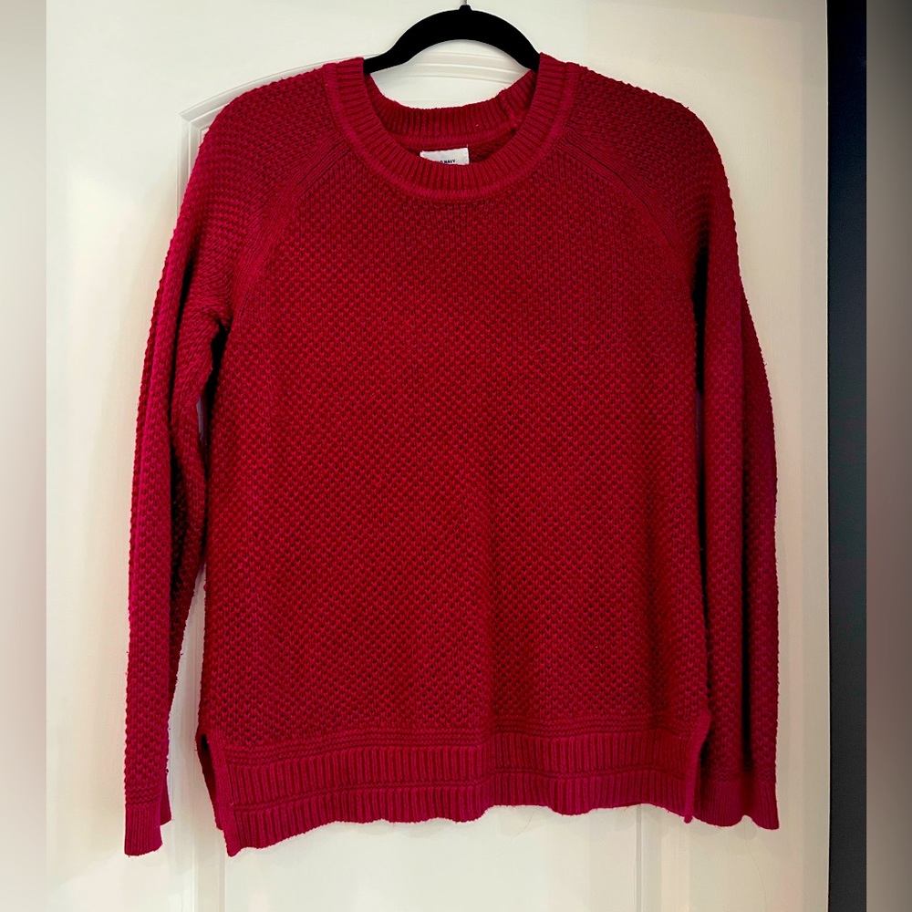 Old navy magenta sweater like new